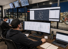 24/7 operations support team monitoring fleet